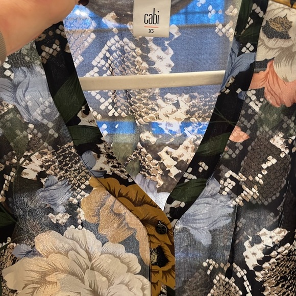 Cabi top. Sheer fabric. Puff shoulders. - Picture 7 of 7